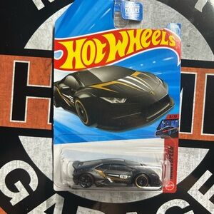 Hot Wheels Black and Gold Sports Car